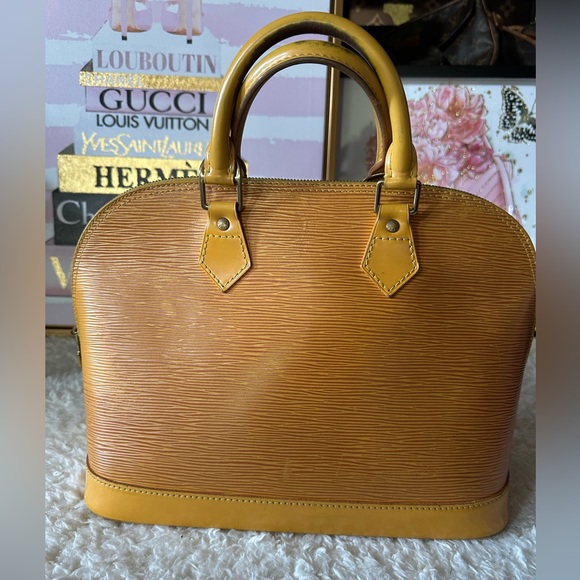 🥳HOST PICK🥳 Vintage Louis Vuitton Yellow Epi Leather Alma PM - Picture 5 of 16